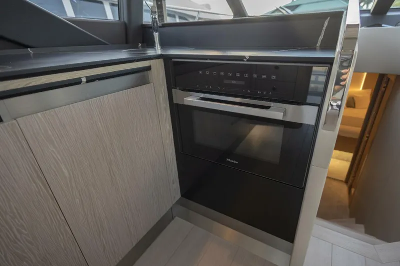 Slide: The Image of Azimut S6 Sport-Fly 2023 - 20