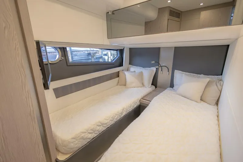 Slide: The Image of Azimut S6 Sport-Fly 2023 - 28
