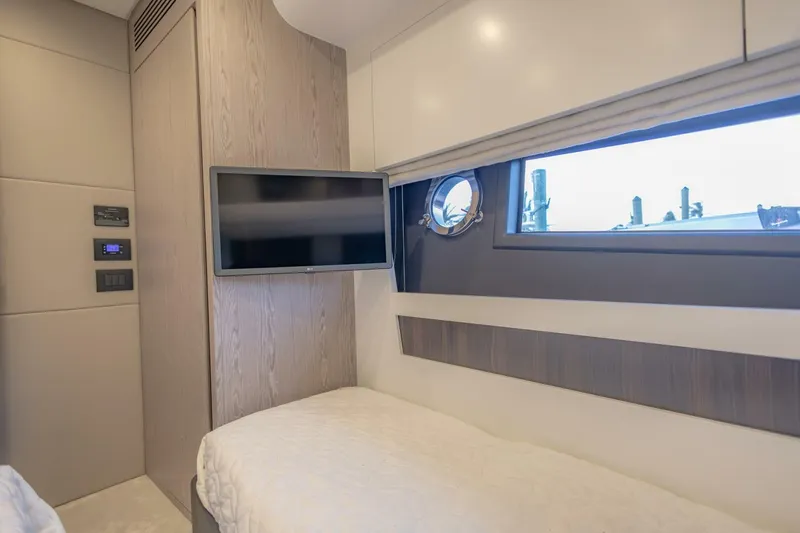 Slide: The Image of Azimut S6 Sport-Fly 2023 - 29