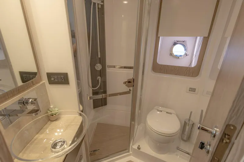 Slide: The Image of Azimut S6 Sport-Fly 2023 - 32