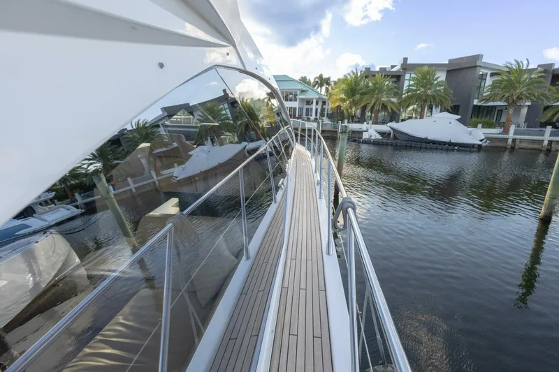 Slide: The Image of Azimut S6 Sport-Fly 2023 - 9