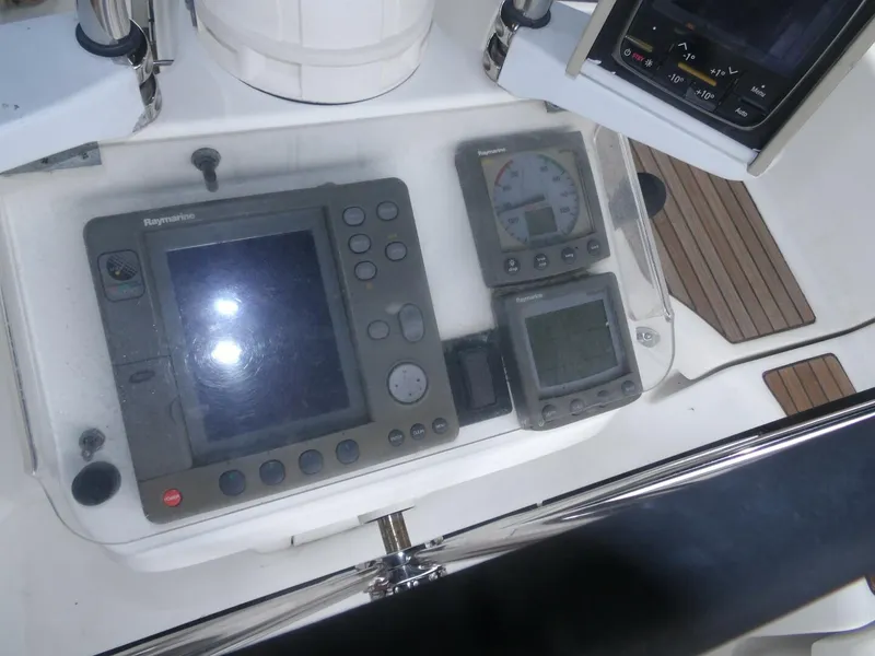 Slide: The Image of Beneteau 423 2004 - 10