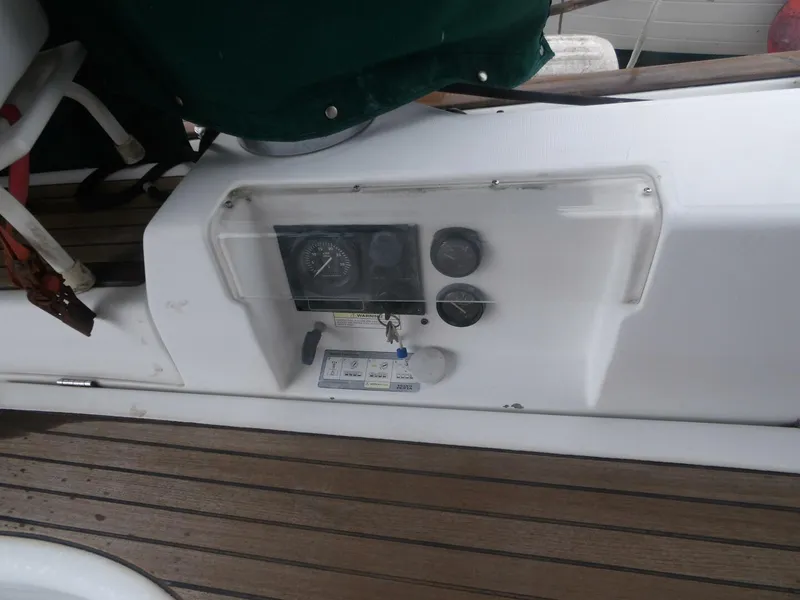Slide: The Image of Beneteau 423 2004 - 13