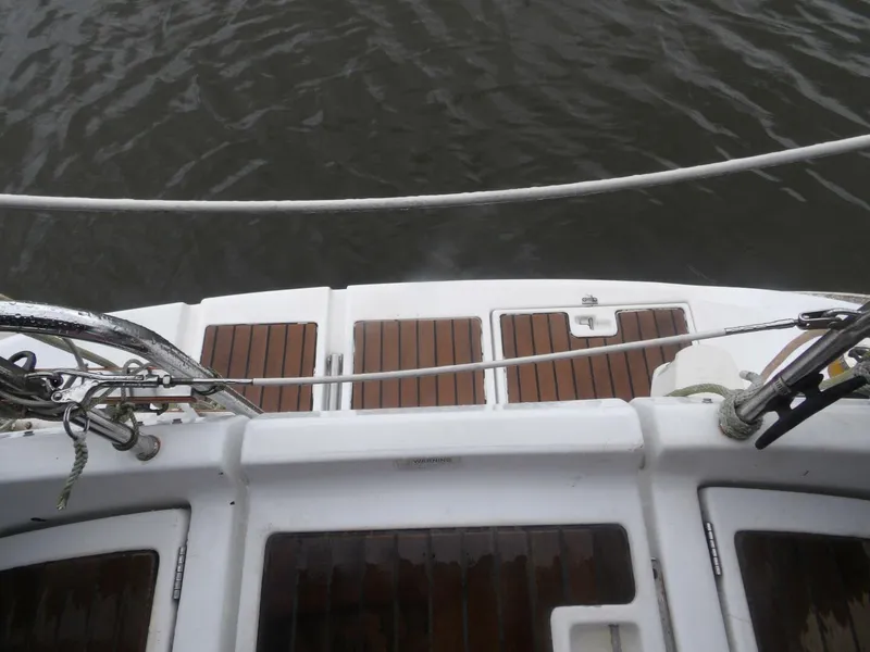 Slide: The Image of Beneteau 423 2004 - 16