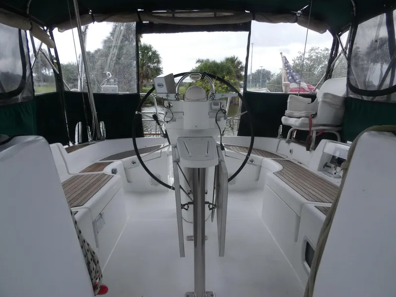 Slide: The Image of Beneteau 423 2004 - 17