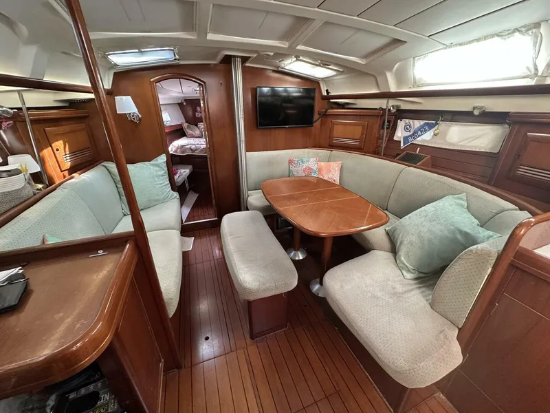 Slide: The Image of Beneteau 423 2004 - 18