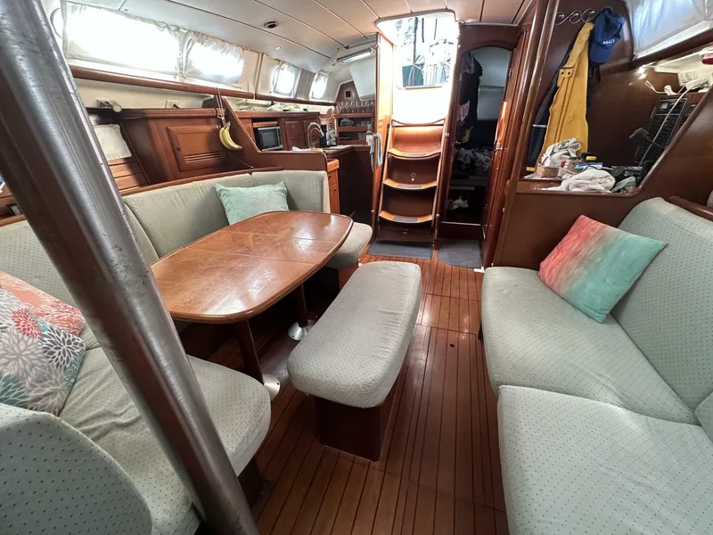 Slide: The Image of Beneteau 423 2004 - 19