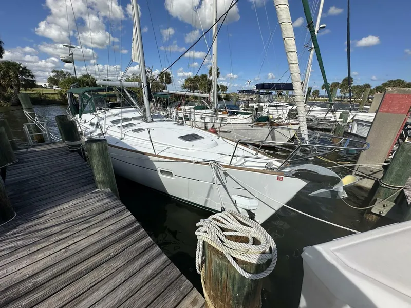 Slide: The Image of Beneteau 423 2004 - 2