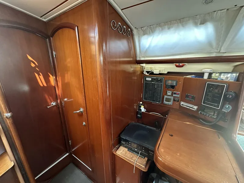 Slide: The Image of Beneteau 423 2004 - 22