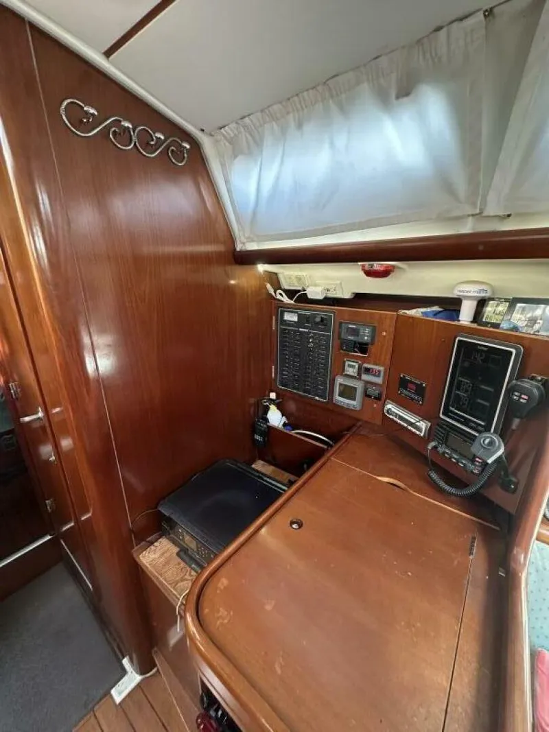 Slide: The Image of Beneteau 423 2004 - 24