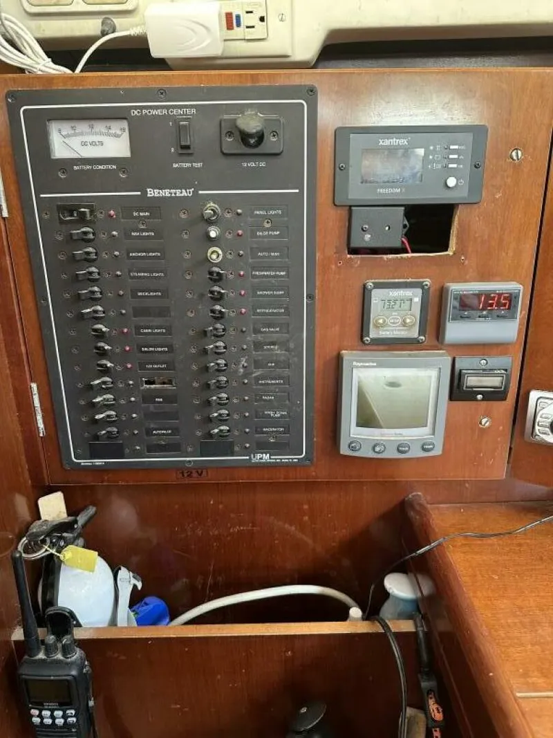 Slide: The Image of Beneteau 423 2004 - 27
