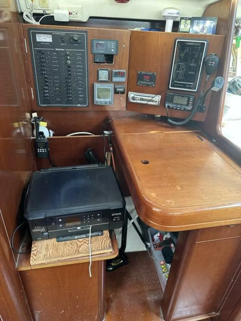 Slide: The Image of Beneteau 423 2004 - 28
