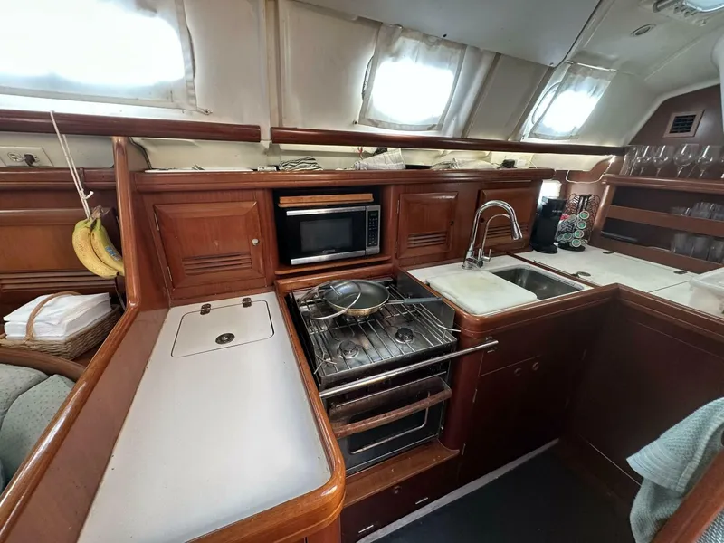 Slide: The Image of Beneteau 423 2004 - 30