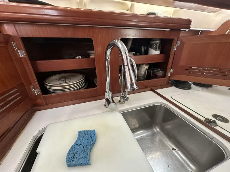 Slide: The Image of Beneteau 423 2004 - 32