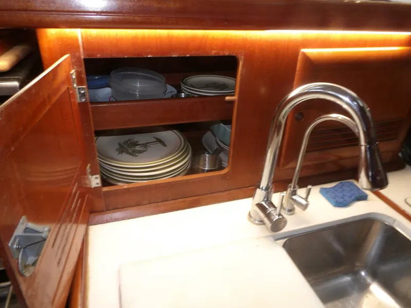 Slide: The Image of Beneteau 423 2004 - 33