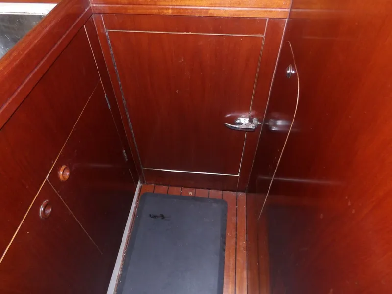 Slide: The Image of Beneteau 423 2004 - 39