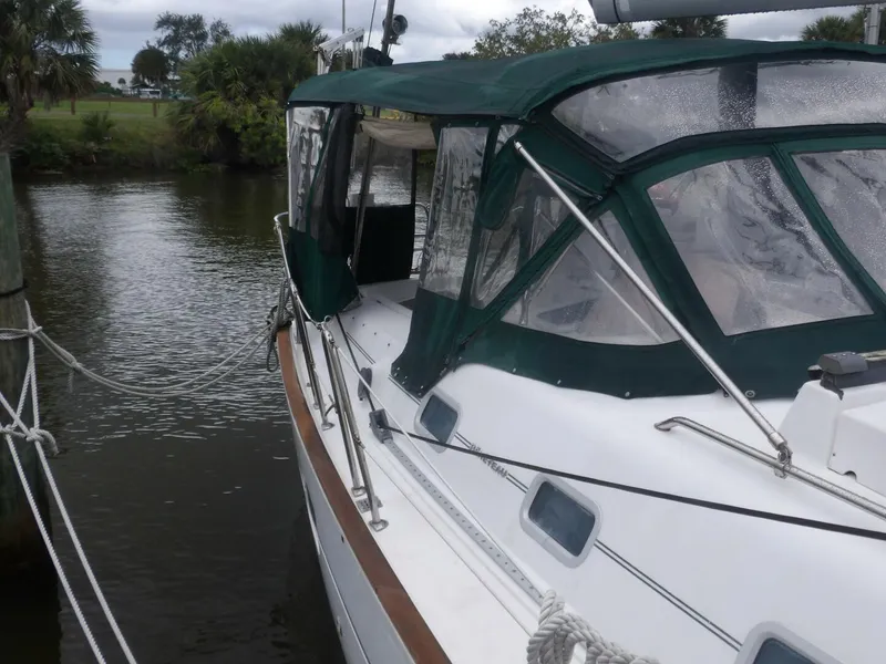 Slide: The Image of Beneteau 423 2004 - 4