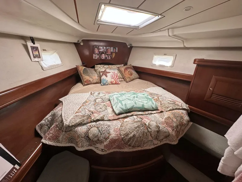Slide: The Image of Beneteau 423 2004 - 41