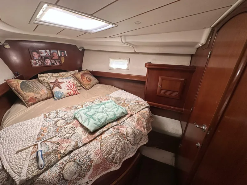 Slide: The Image of Beneteau 423 2004 - 42