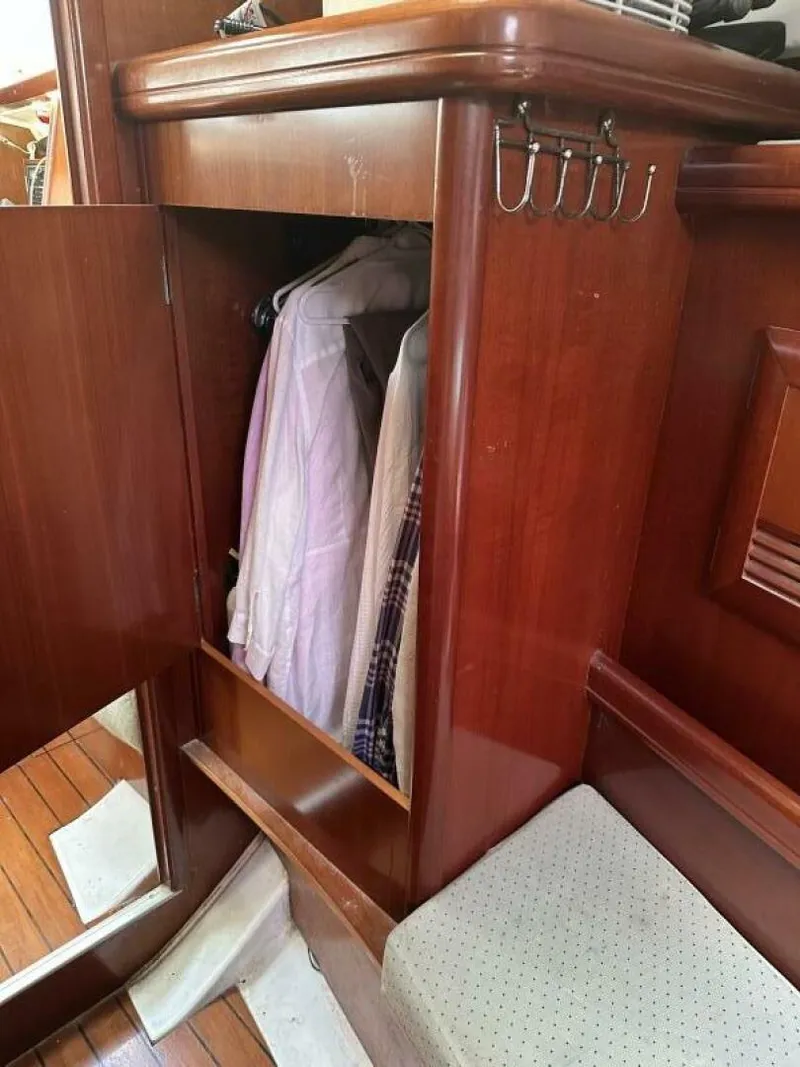 Slide: The Image of Beneteau 423 2004 - 45