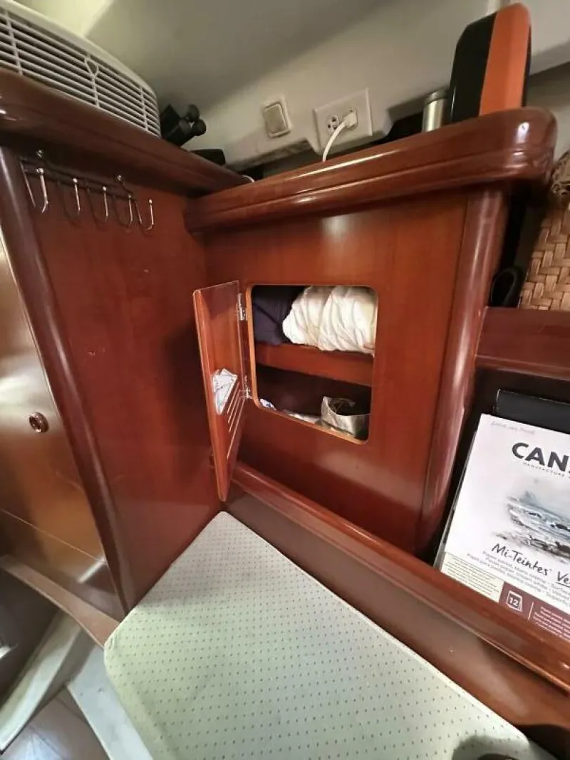 Slide: The Image of Beneteau 423 2004 - 46