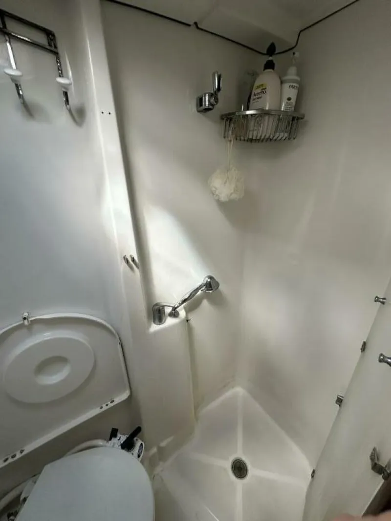 Slide: The Image of Beneteau 423 2004 - 48
