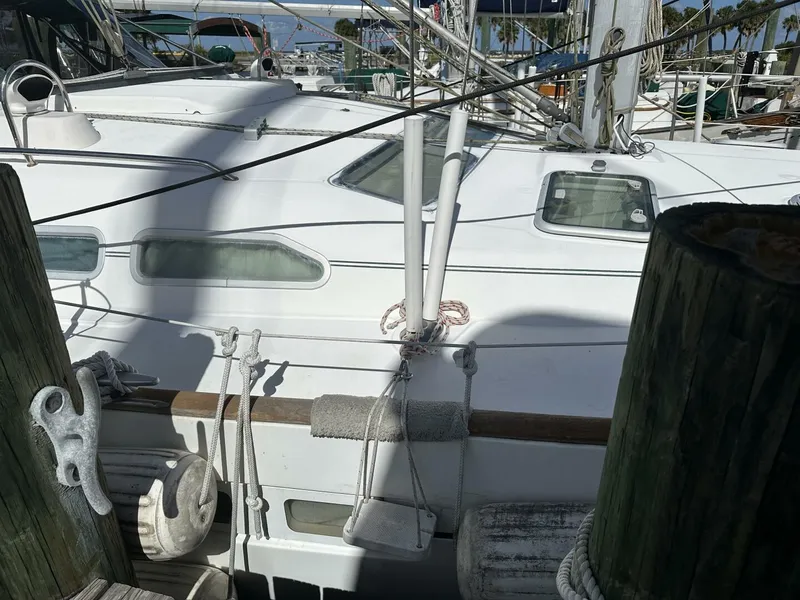Slide: The Image of Beneteau 423 2004 - 5