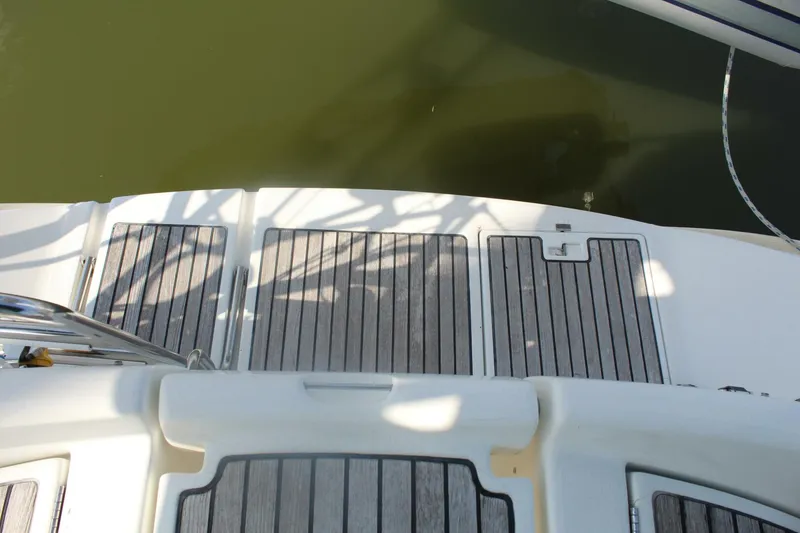 Slide: The Image of Beneteau 411 2001 - 11