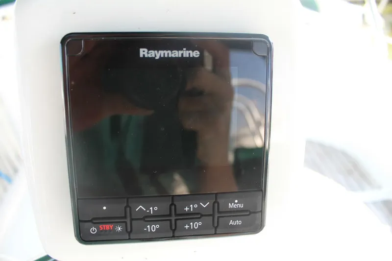 Slide: The Image of Beneteau 411 2001 - 15