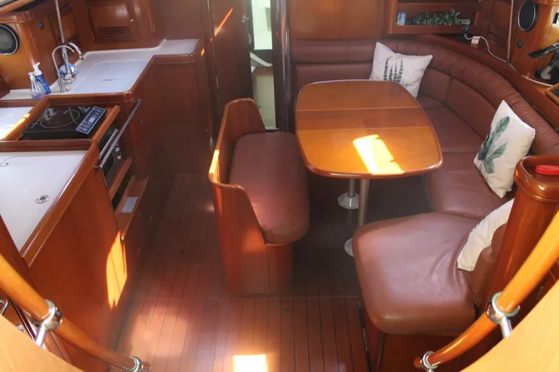 Slide: The Image of Beneteau 411 2001 - 17