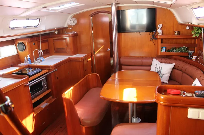 Slide: The Image of Beneteau 411 2001 - 18