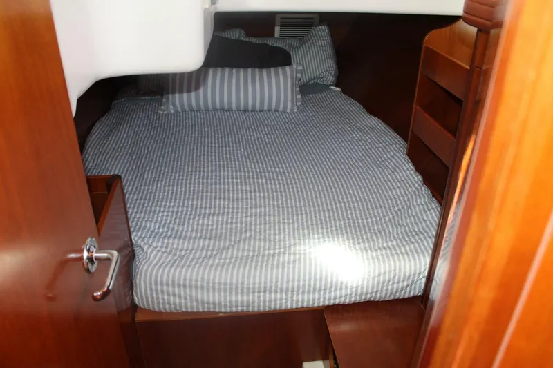 Slide: The Image of Beneteau 411 2001 - 29