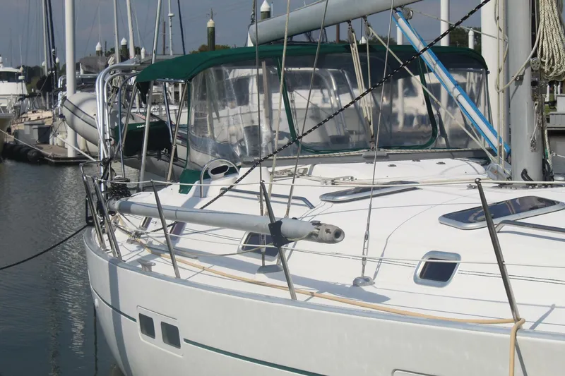 Slide: The Image of Beneteau 411 2001 - 4