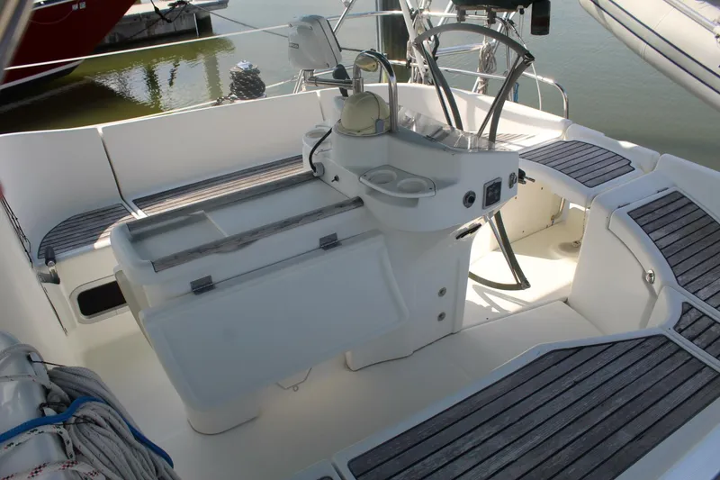 Slide: The Image of Beneteau 411 2001 - 7