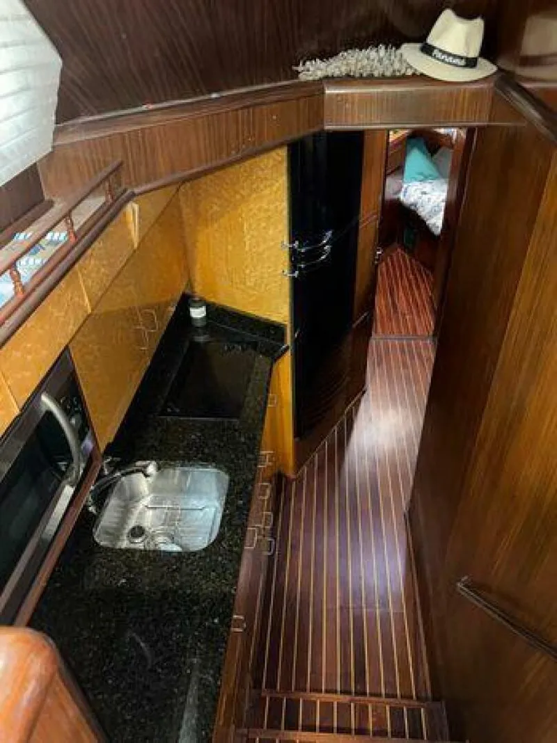 Slide: The Image of Hatteras 45 Convertible 1990 - 12