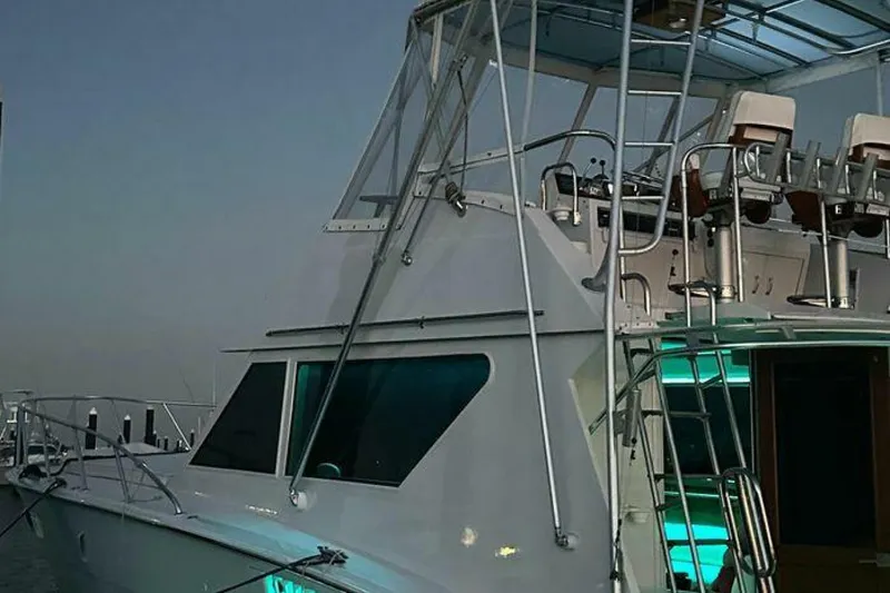 Slide: The Image of Hatteras 45 Convertible 1990 - 18