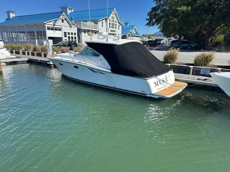 The Image of Tiara 3500 Open 2000 - 0