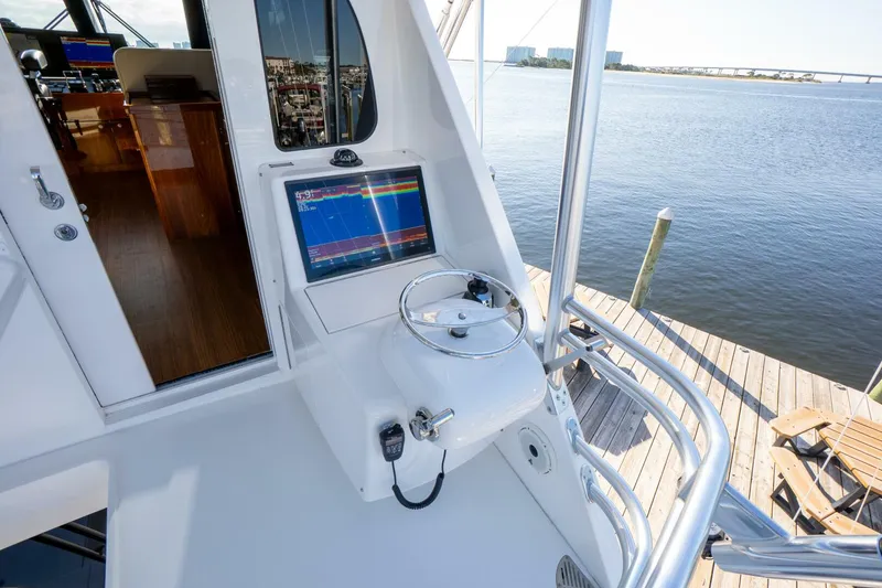 Slide: The Image of Viking 72 Enclosed Bridge 2021 - 30