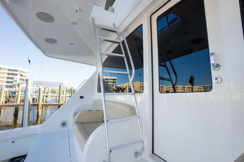 Slide: The Image of Viking 72 Enclosed Bridge 2021 - 33