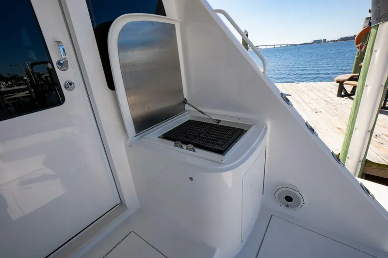 Slide: The Image of Viking 72 Enclosed Bridge 2021 - 35