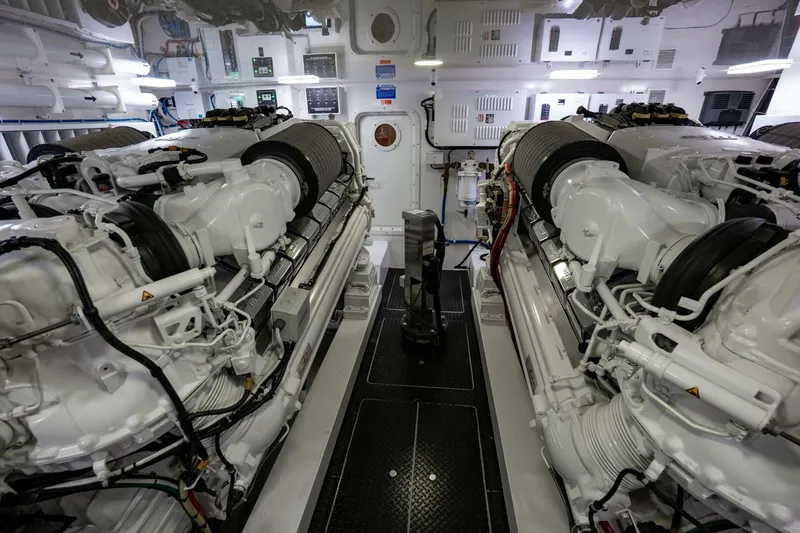 Slide: The Image of Viking 72 Enclosed Bridge 2021 - 47