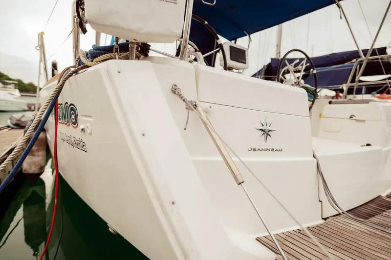 Slide: The Image of Jeanneau 389 Sun Odyssey 2019 - 16