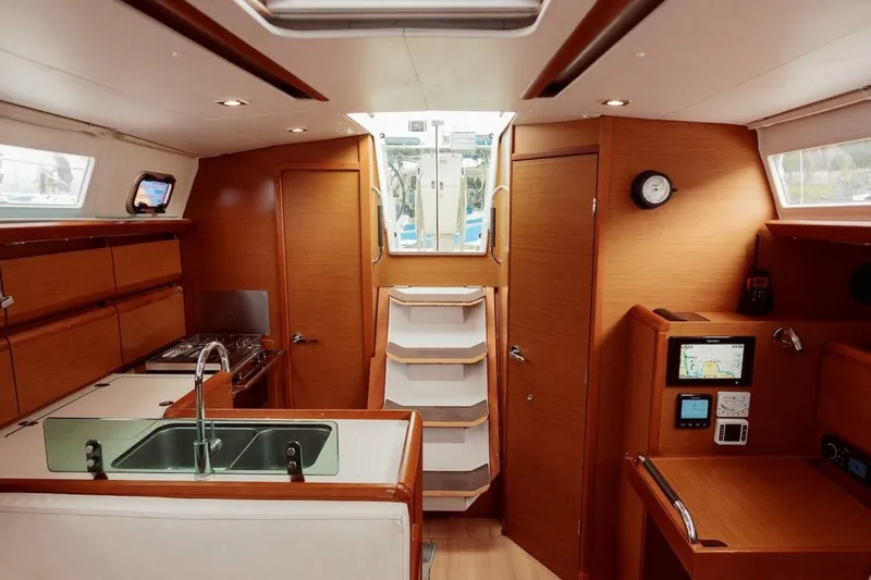 Slide: The Image of Jeanneau 389 Sun Odyssey 2019 - 23