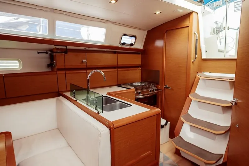 Slide: The Image of Jeanneau 389 Sun Odyssey 2019 - 25