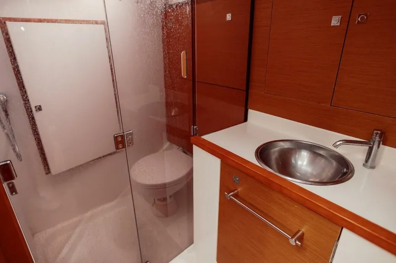 Slide: The Image of Jeanneau 389 Sun Odyssey 2019 - 36