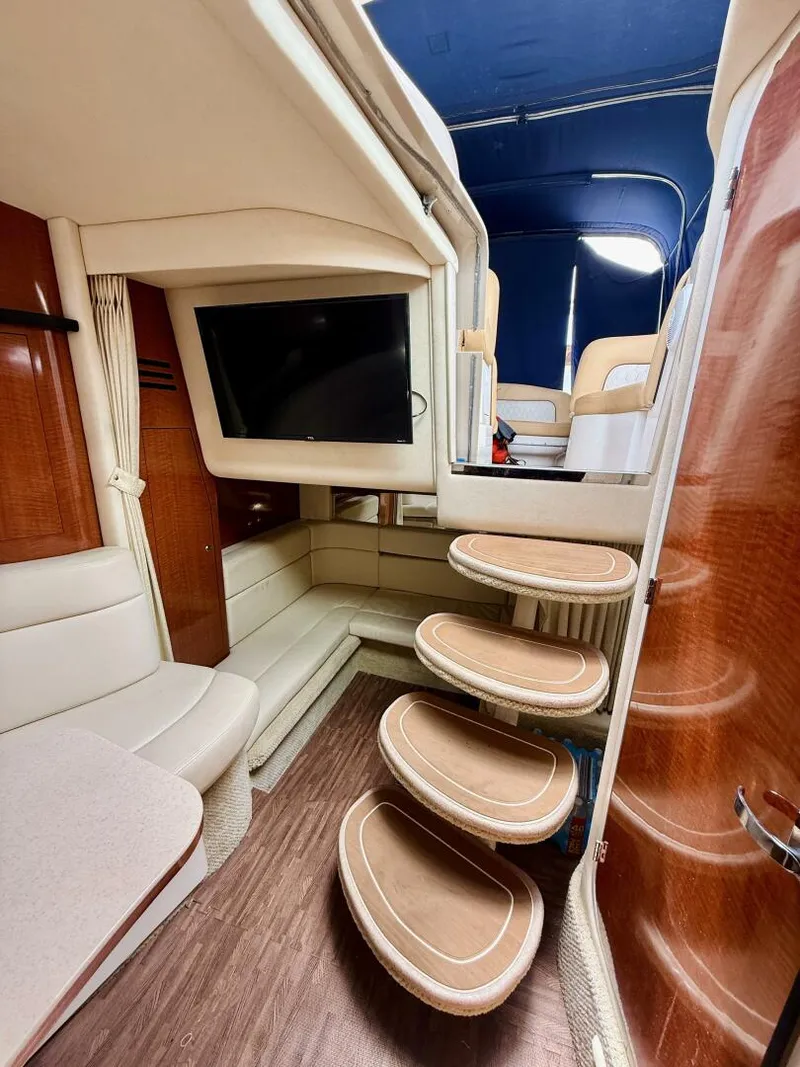 Slide: The Image of Sea Ray 320 Sundancer 2004 - 14