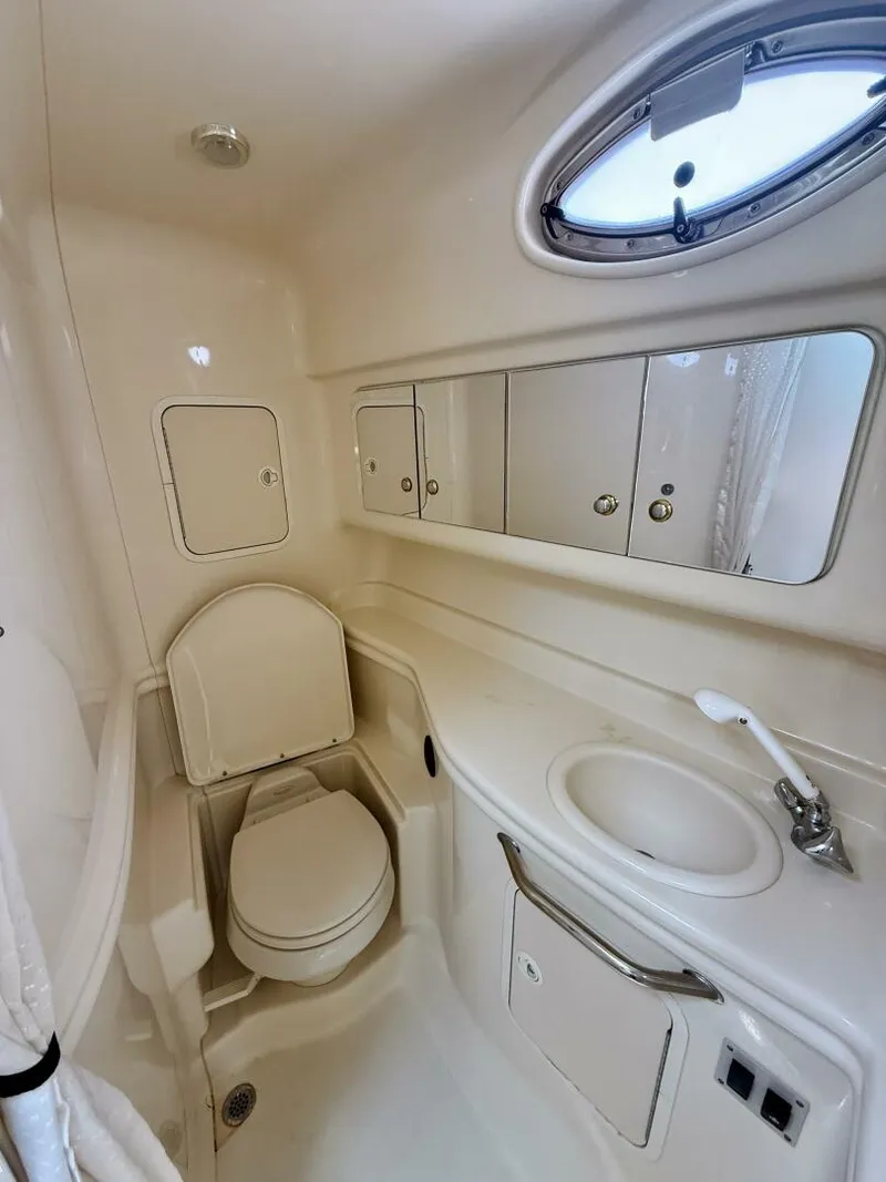 Slide: The Image of Sea Ray 320 Sundancer 2004 - 15