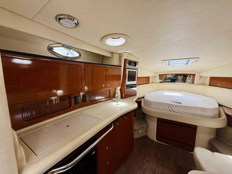 Slide: The Image of Sea Ray 320 Sundancer 2004 - 17