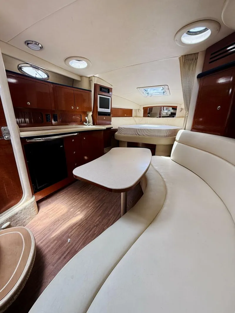 Slide: The Image of Sea Ray 320 Sundancer 2004 - 18