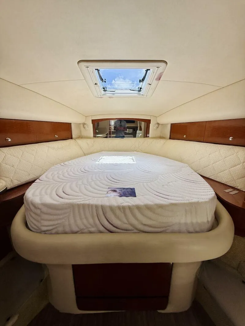 Slide: The Image of Sea Ray 320 Sundancer 2004 - 20